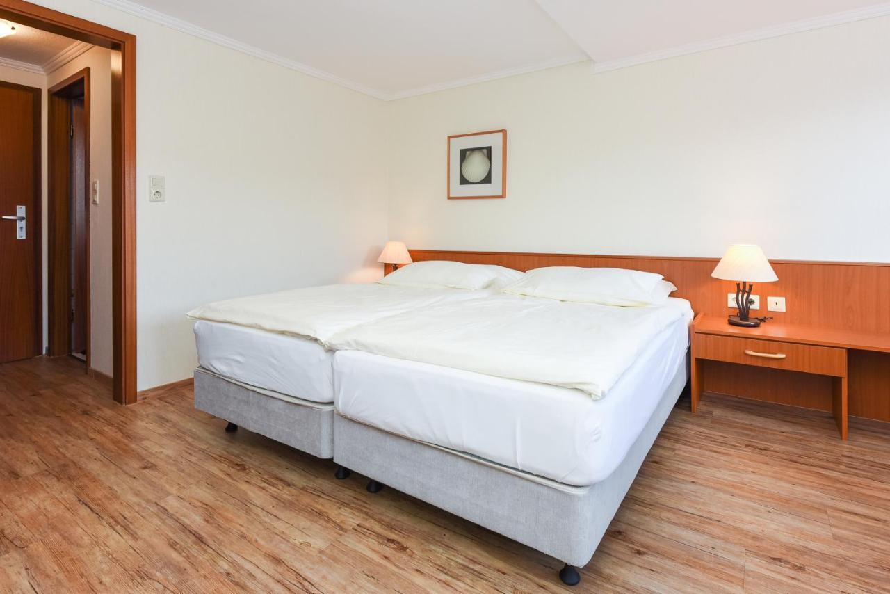 Hotel Garni Benser Watt Bensersiel Bagian luar foto